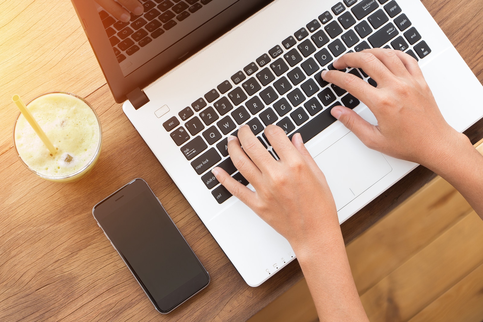 EE vs Three Business Plans – Full Comparison for UK Businesses
